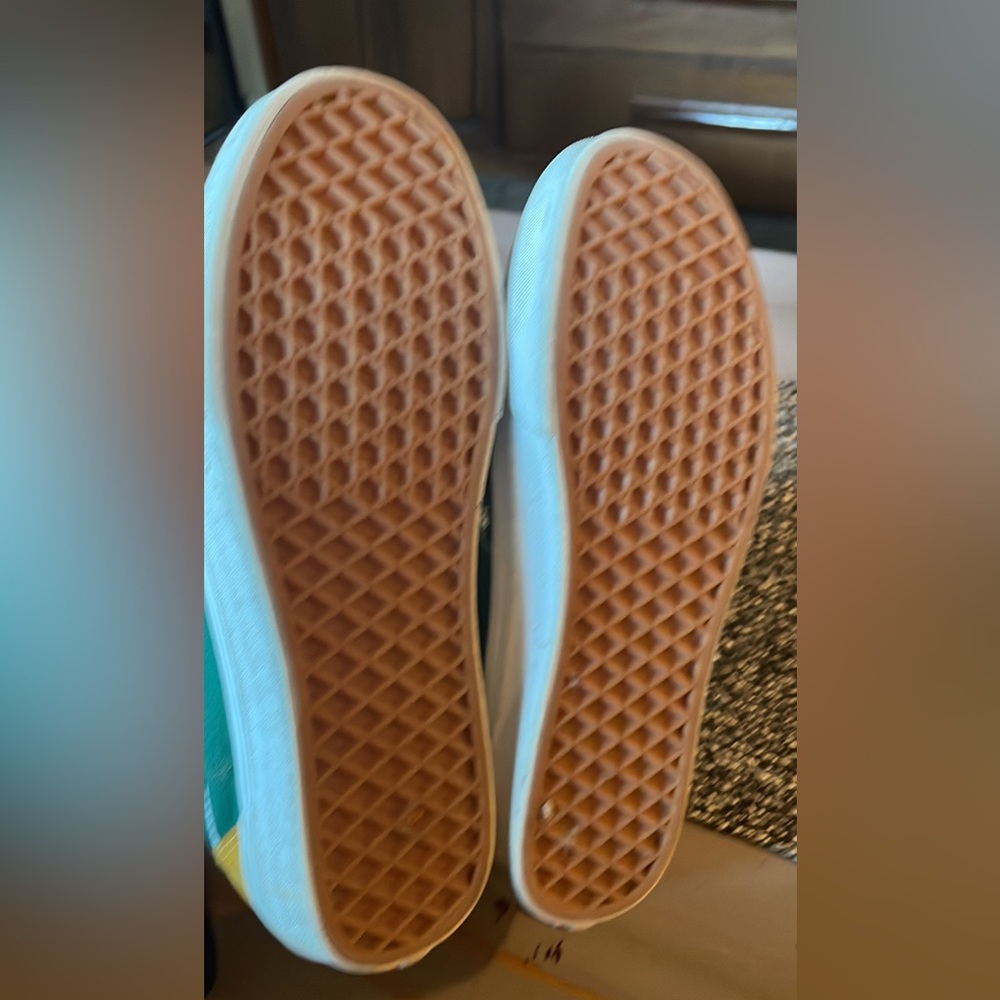 Vans - Picture 3 of 4